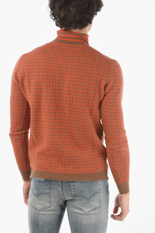 Virgin Wool Houndstooth Turtleneck Sweater