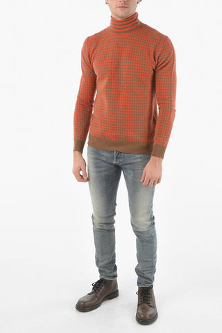 Virgin Wool Houndstooth Turtleneck Sweater
