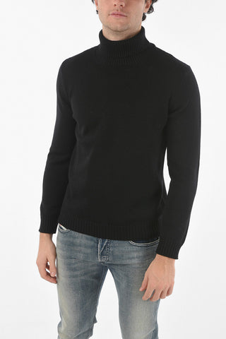 Extrafine Merino Wool Turtle-neck Sweater