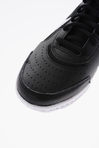 Contrastig Sole and Logo ZOOM COURT LITE 3 Low-Top Sneakers