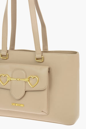 LOVE Tasche aus veganem Leder mit großer Fronttasche und Herzverschluss