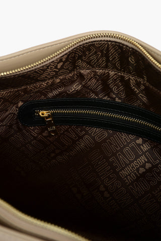 LOVE Tasche aus veganem Leder mit großer Fronttasche und Herzverschluss