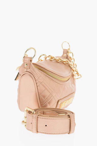 LOVE Gesteppte Tasche aus glänzendem Kunstleder mit Goldkette