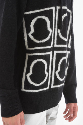 Maglia in Misto Lana con Cappuccio e Logo Frontale