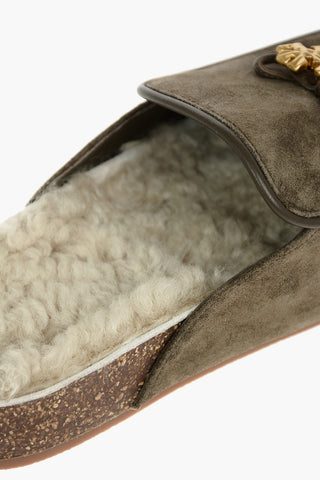 Slippers Shearling TORY CHARM in Suede con Charm Decorativo Dorato
