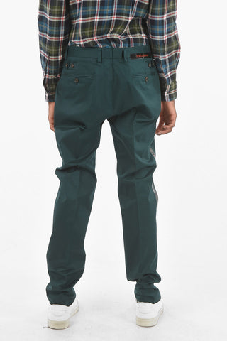 Pantaloni Chino a Una Pince con Banda Logata in Contrasto
