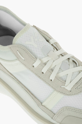 ADIDAS Sneakers AJATU RUN in Doppio Tessuto con Dettagli in Suede e Platform 6cm