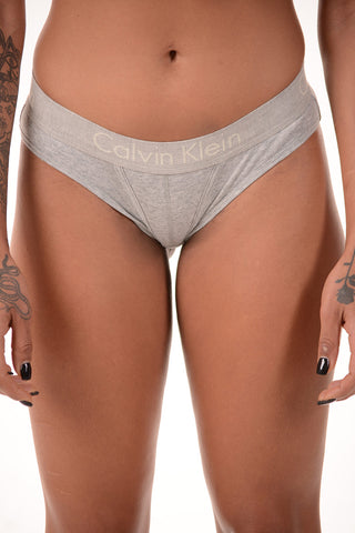 Embossed Logo at The waist Slip