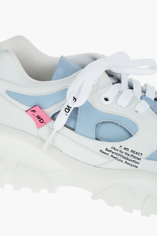 Sneakers in Ecopelle con Dettagli Cut-Out