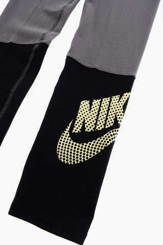 Eng anliegende Leggings mit kontrastierendem Logoprint