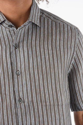 Camicia a Maniche Corte in Lino a Righe Unbalanced con Collo Italiano