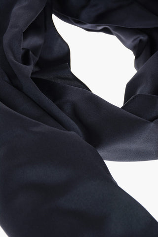 Sciarpa in Satin di Seta con Fondo Sfrangiato