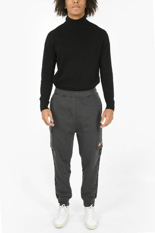 Joggers Cargo in Cotone Garzato con Banda Laterale Logata