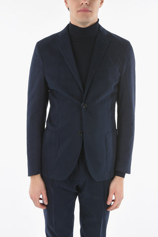 Abito con Spacco Laterale e Revers Classico