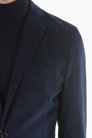 Abito con Spacco Laterale e Revers Classico