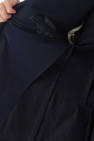 Abito con Spacco Laterale e Revers Classico