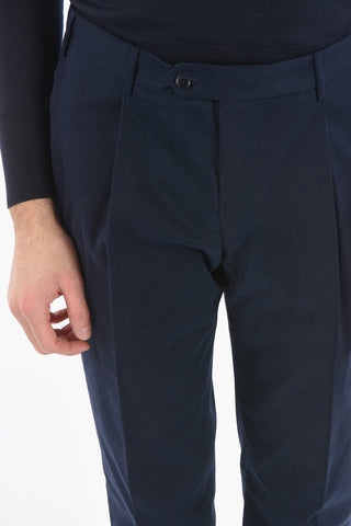 Abito con Spacco Laterale e Revers Classico