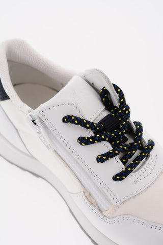 Sneakers Basse in Pelle con Lacci a Contrasto