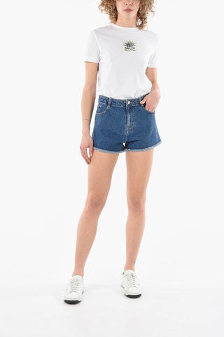Shorts aus dunkel gewaschenem Denim mit ausgefranstem Saum und Logo-Stickerei im Lettering-Stil