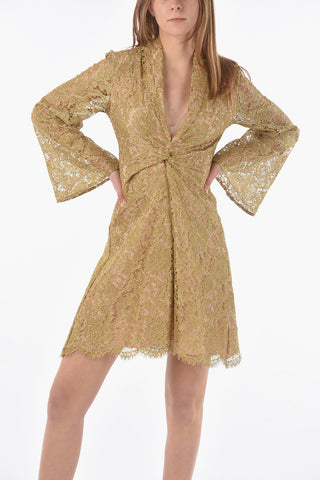 Kleid aus Macramé-Spitze mit V-Ausschnitt und Raffung