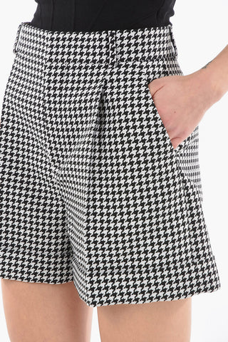 CRUISE Houndstooth Motif Single-Pleat Shorts