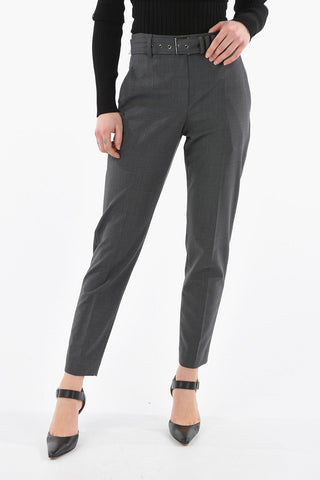 Pantalone con Silhouette a Sigaretta con Passanti in Monile e Cintura