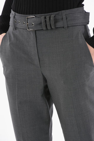 Pantalone con Silhouette a Sigaretta con Passanti in Monile e Cintura