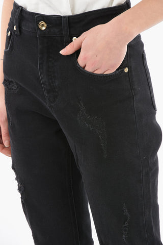 Jeans Boyfriend fit in Denim Stretch con Dettagli Distress 18cm