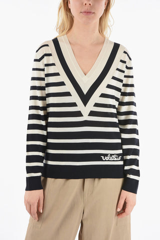 Maglione Collo a V in Lana Motivo a Righe e Logo
