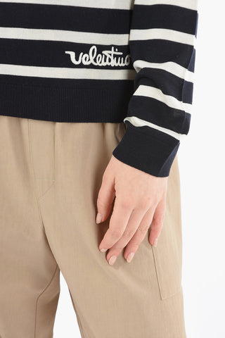 Maglione Collo a V in Lana Motivo a Righe e Logo