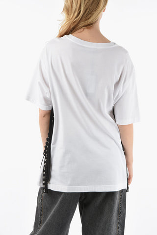 Slogan Printed Side Lace-up Fastened T-shirt with Gold-tone Logo Plaque