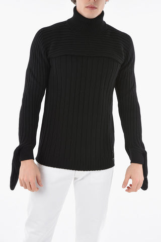 Maglione a Collo Alto in Lana a Costine con Coprispalle Amovibile