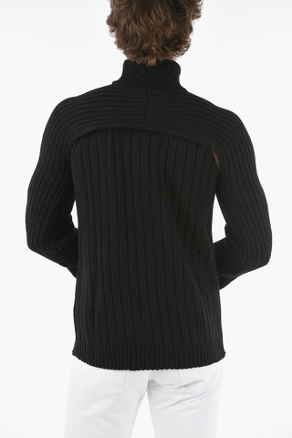 Maglione a Collo Alto in Lana a Costine con Coprispalle Amovibile