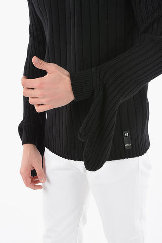 Maglione a Collo Alto in Lana a Costine con Coprispalle Amovibile