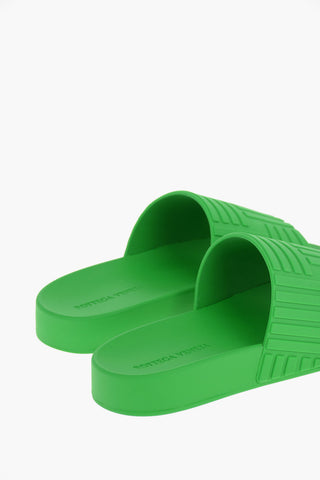 Ergonomic-rubber SLIDER Slides in Geometric Motif