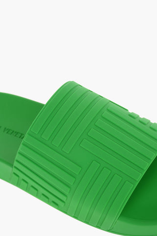 Ergonomic-rubber SLIDER Slides in Geometric Motif