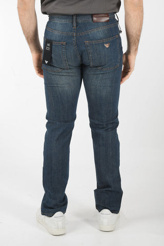 EMPORIO Jeans J45 a Gamba Diritta con Lavaggio Scuro e Applicazioni Logo 17cm