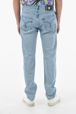 Distressed Mitchel Fit Denims with Light Wash and Medusa Logo Patch 17cm
