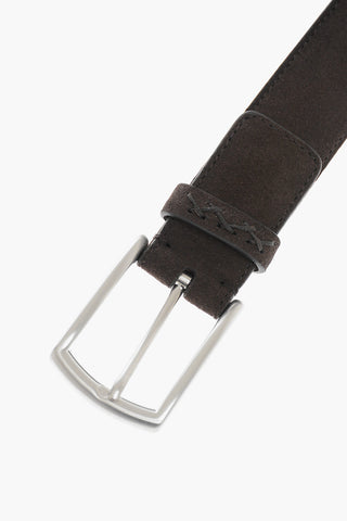 Gürtel aus Wildleder mit Metallschnalle
