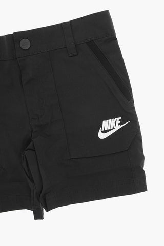 Shorts Mit Aufgesetzter Tasche Und Gürtelschlaufen