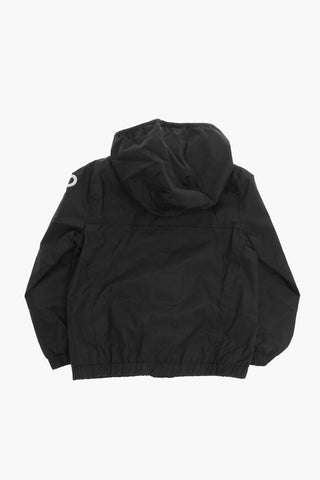 Giacca a Vento con Cappuccio e Stampe a Contrasto