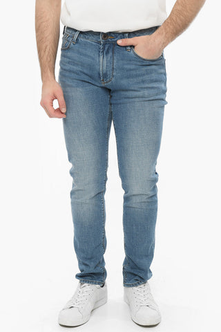 EMPORIO Jeans Slim Fit J06 con Effetto Delavé e Logo Patch in Pelle 17cm