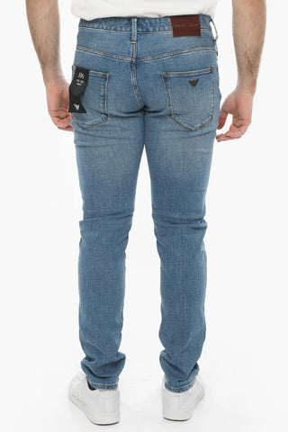 EMPORIO Jeans Slim Fit J06 con Effetto Delavé e Logo Patch in Pelle 17cm