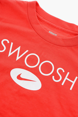 T-Shirt- und Shorts-Set SWOOSH mit kontrastierendem Logo