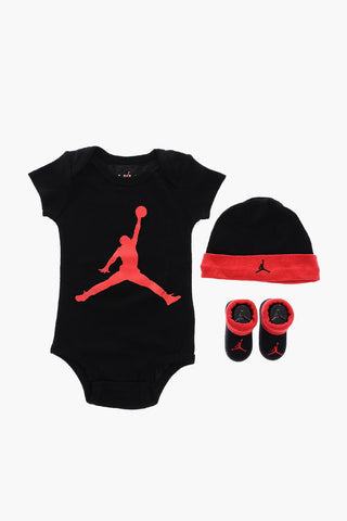 AIR JORDAN Body-, Beanie- und Schühchen-Set aus zweifarbiger Baumwolle