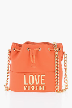 Love Bucket Bag aus gehämmertem Kunstleder mit Kettenriemen
