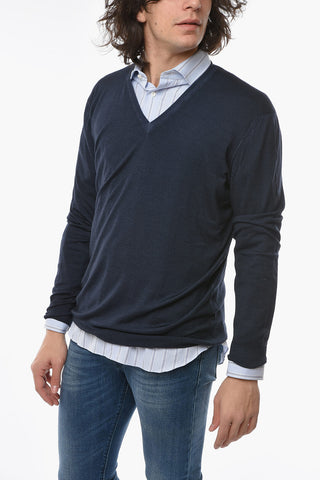 Lightweight Merinos Wool V-Neck Sweater