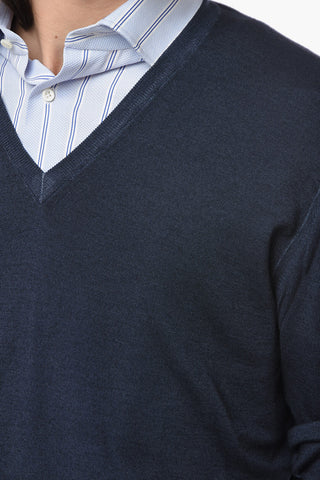 Lightweight Merinos Wool V-Neck Sweater