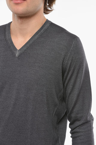 Lightweight Merinos Wool V-Neck Sweater