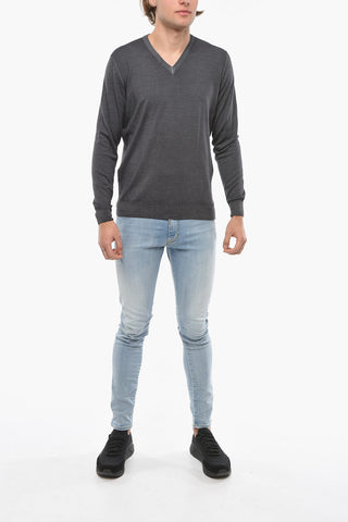 Lightweight Merinos Wool V-Neck Sweater